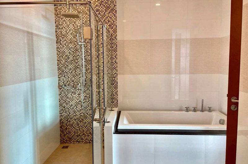 For rent: Casaluna Paradiso Condo Bangsaen, beachfront project, beautiful room, move in Ready