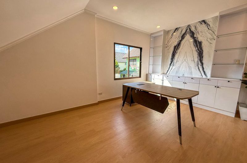 For sale: Second-hand detached house near J-Park Sriracha shopping mall. Beautiful house, newly renovated, move in Ready