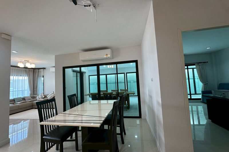 บ้านเดี่ยวให้เช่า หลังใหญ่ สุดหรู โครงการ มบ.เดอะคอมพลีท ศรีราชา ชลบุรี