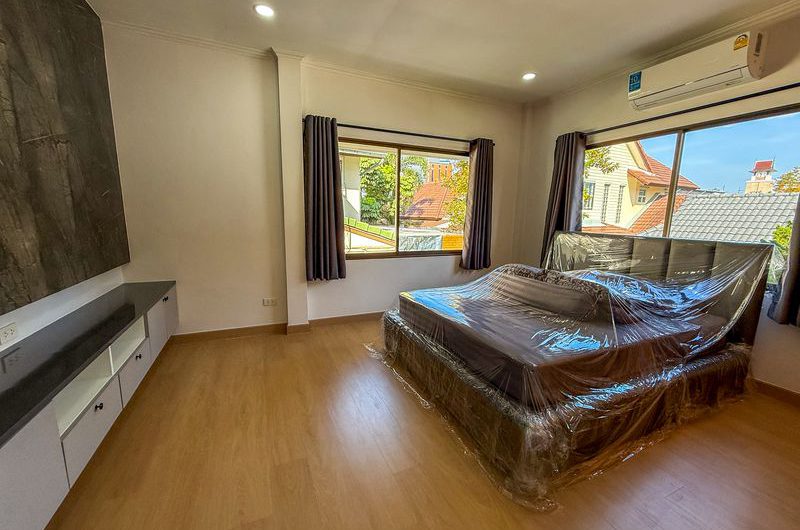 For sale: Second-hand detached house near J-Park Sriracha shopping mall. Beautiful house, newly renovated, move in Ready