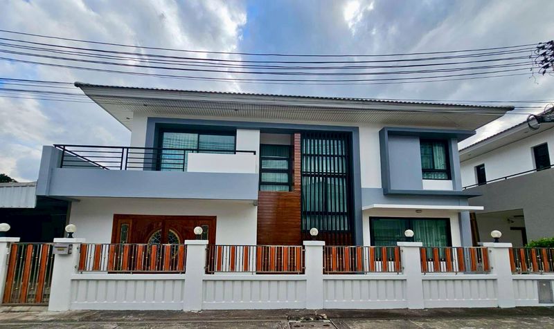 ให้เช่าบ้านเดี่ยวศรีราชา หลังใหญ่ สุดหรู ในโครงการ เดอะ คอมพลีท ศรีราชา