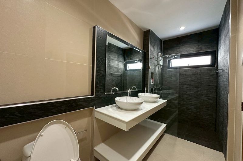 บ้านเดี่ยวให้เช่า หลังใหญ่ สุดหรู โครงการ มบ.เดอะคอมพลีท ศรีราชา ชลบุรี