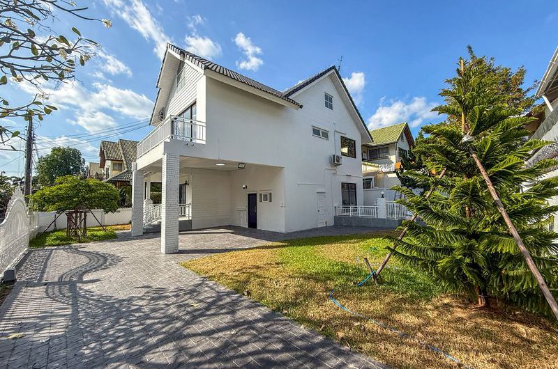 For sale: Second-hand detached house near J-Park Sriracha shopping mall. Beautiful house, newly renovated, move in Ready