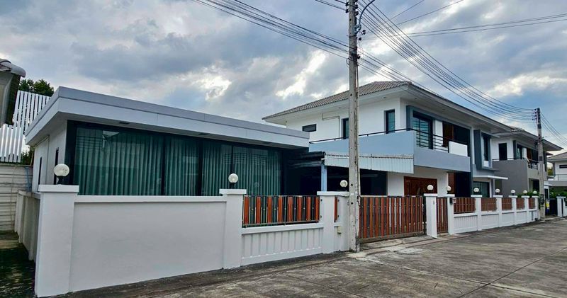 ให้เช่าบ้านเดี่ยวศรีราชา หลังใหญ่ สุดหรู ในโครงการ เดอะ คอมพลีท ศรีราชา