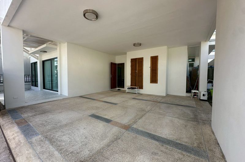 บ้านเดี่ยวให้เช่า หลังใหญ่ สุดหรู โครงการ มบ.เดอะคอมพลีท ศรีราชา ชลบุรี