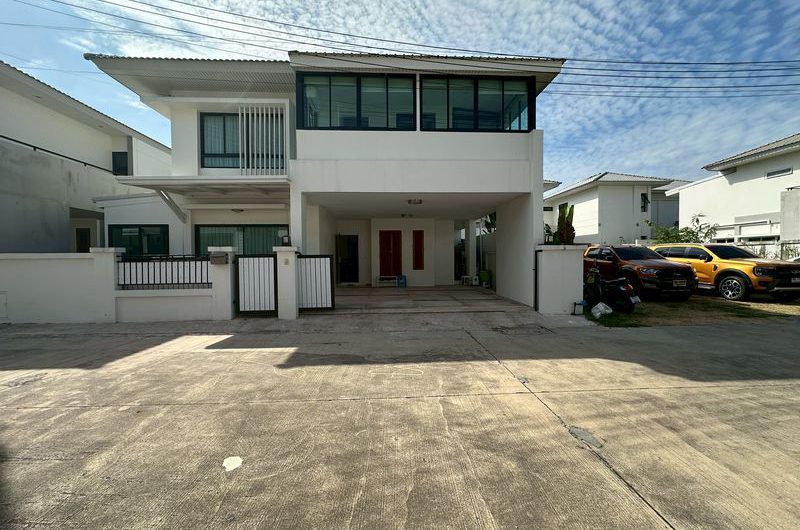 บ้านเดี่ยวให้เช่า หลังใหญ่ สุดหรู โครงการ มบ.เดอะคอมพลีท ศรีราชา ชลบุรี