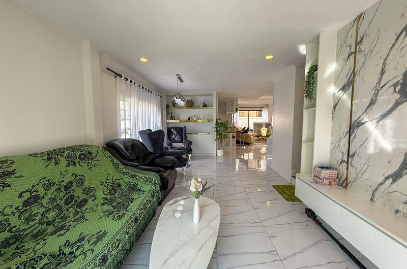 For sale: Second-hand detached house near J-Park Sriracha shopping mall. Beautiful house, newly renovated, move in Ready