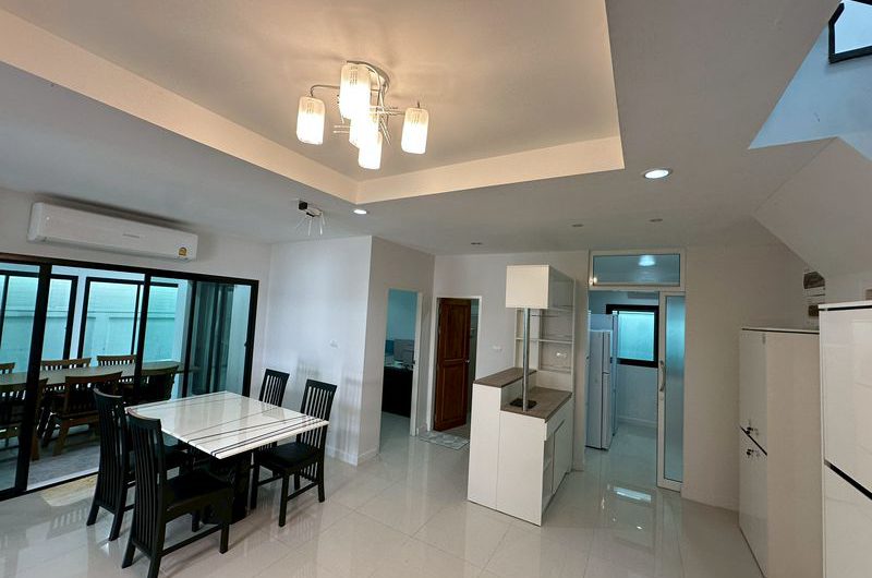 บ้านเดี่ยวให้เช่า หลังใหญ่ สุดหรู โครงการ มบ.เดอะคอมพลีท ศรีราชา ชลบุรี