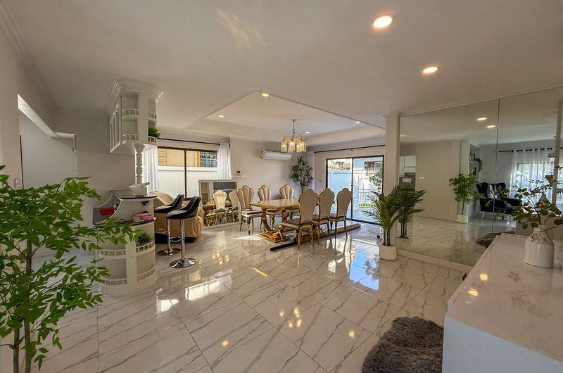 For sale: Second-hand detached house near J-Park Sriracha shopping mall. Beautiful house, newly renovated, move in Ready