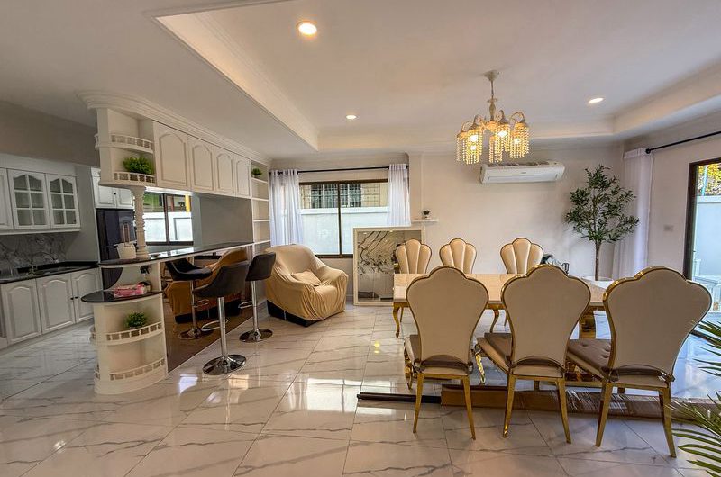 For sale: Second-hand detached house near J-Park Sriracha shopping mall. Beautiful house, newly renovated, move in Ready