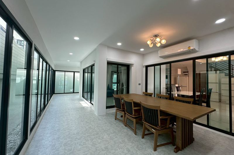 บ้านเดี่ยวให้เช่า หลังใหญ่ สุดหรู โครงการ มบ.เดอะคอมพลีท ศรีราชา ชลบุรี