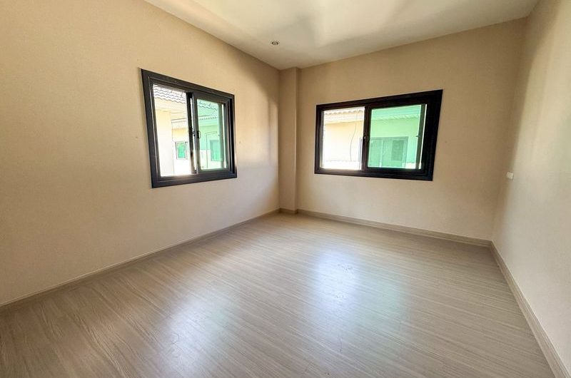 Resale detached house in Sriracha, near community amenities, Supalai Pride Nong Kham project.