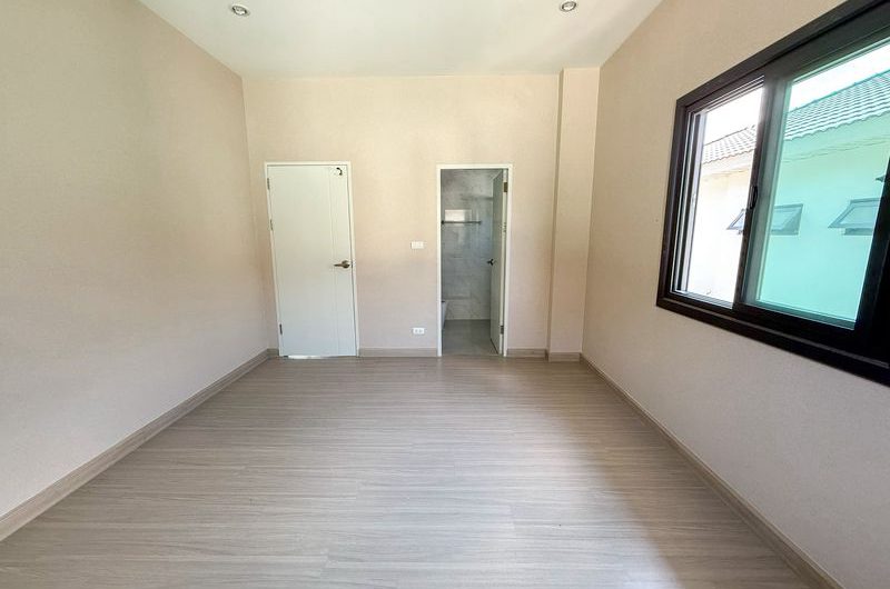 Resale detached house in Sriracha, near community amenities, Supalai Pride Nong Kham project.