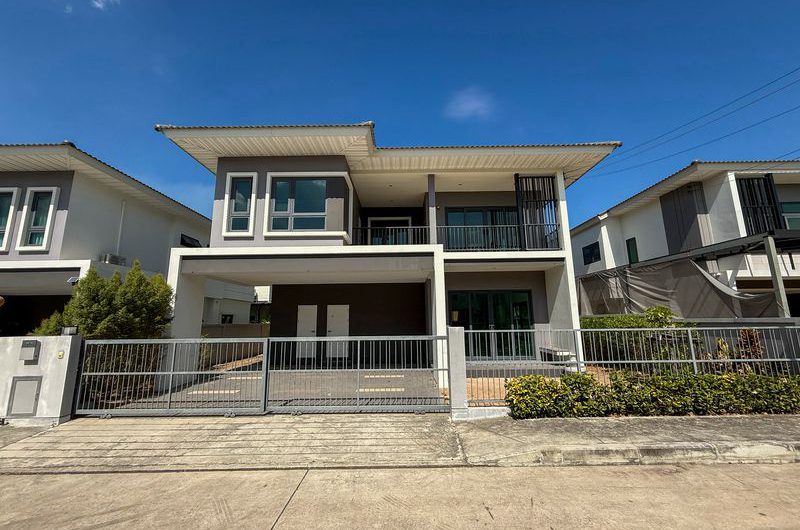 Resale detached house in Sriracha, near community amenities, Supalai Pride Nong Kham project.