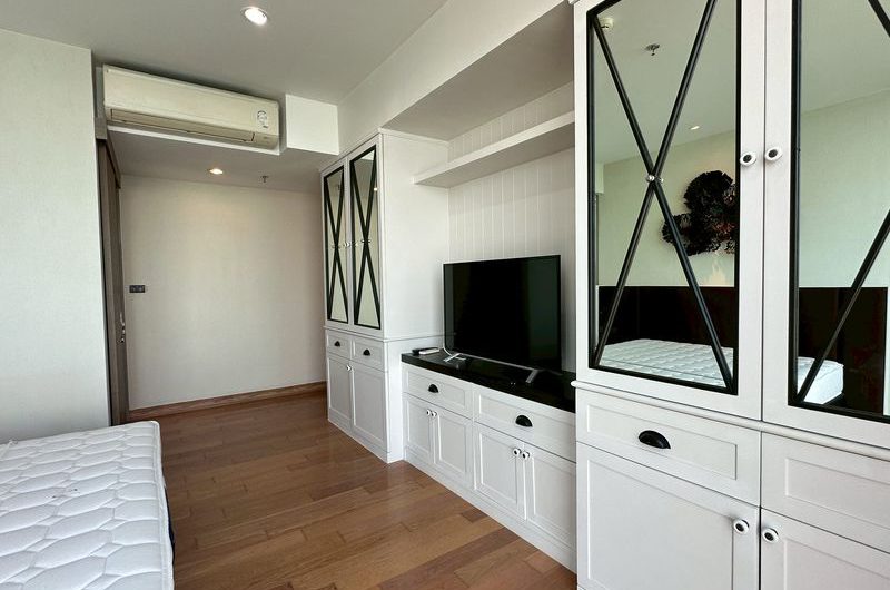 Condo for rent at Sriracha Marina Bay Front. Beautiful, luxurious unit, fully furnished and move in Ready