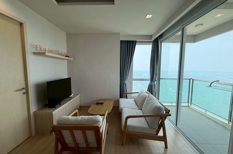 Luxury condo for rent at Yuu Sriracha, beachfront project. Beautifully decorated and move in Ready.