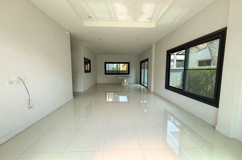 Resale detached house in Sriracha, near community amenities, Supalai Pride Nong Kham project.