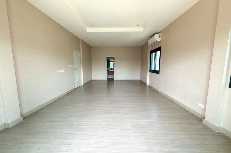 Resale detached house in Sriracha, near community amenities, Supalai Pride Nong Kham project.