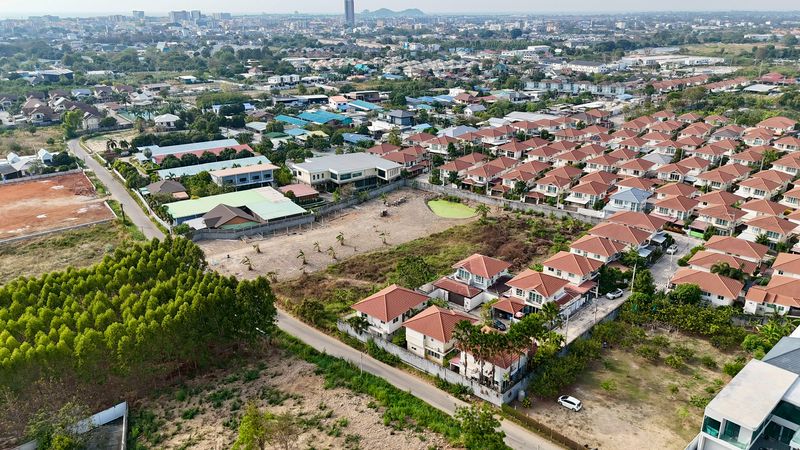 Beautiful plot of land in Nong Mon, prime location, within a community area, near Grand Home Place village.