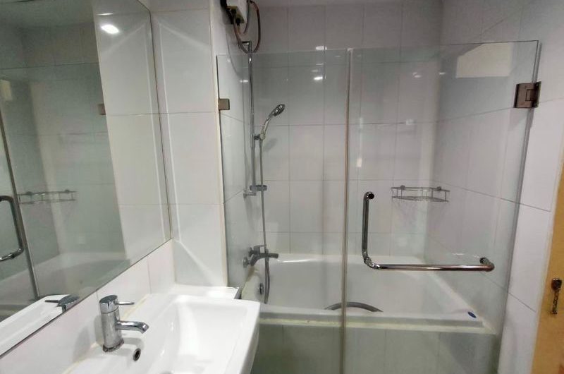 Ladda Condo for rent, great view, central location in Sriracha, beautiful room, fully furnished, affordable price.