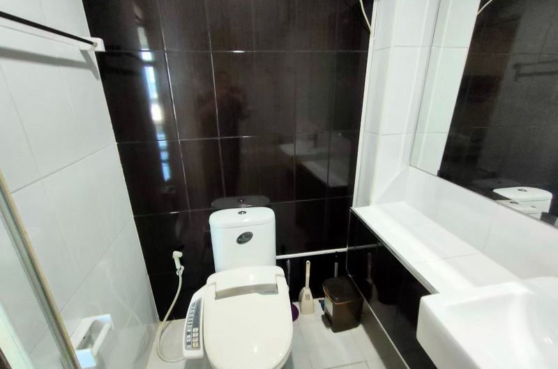 Ladda Condo for rent, great view, central location in Sriracha, beautiful room, fully furnished, affordable price.