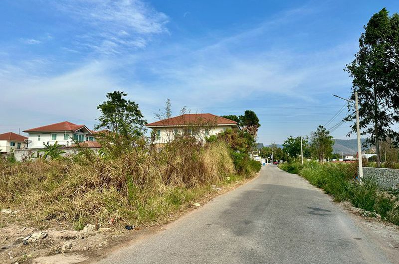 Beautiful plot of land in Nong Mon, prime location, within a community area, near Grand Home Place village.