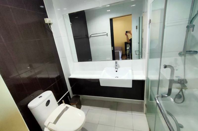 Ladda Condo for rent, great view, central location in Sriracha, beautiful room, fully furnished, affordable price.