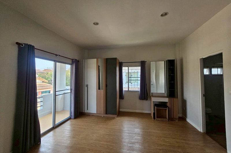 ขาย ให้เช่า บ้านเดี่ยวพร้อมอยู่ โครงการ มบ.ศรีนครินทร์ ศรีราชา ชลบุรี