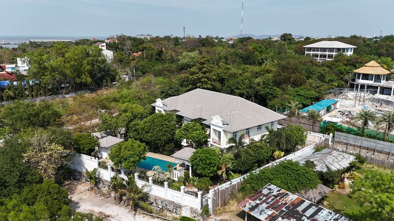 ขายบ้านหรูติดทะเล ทำเลอ่างศิลา บางแสน ใกล้เขาสามมุก ชลบุรี