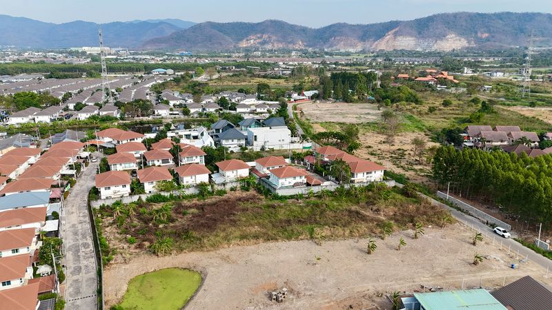 Beautiful plot of land in Nong Mon, prime location, within a community area, near Grand Home Place village.