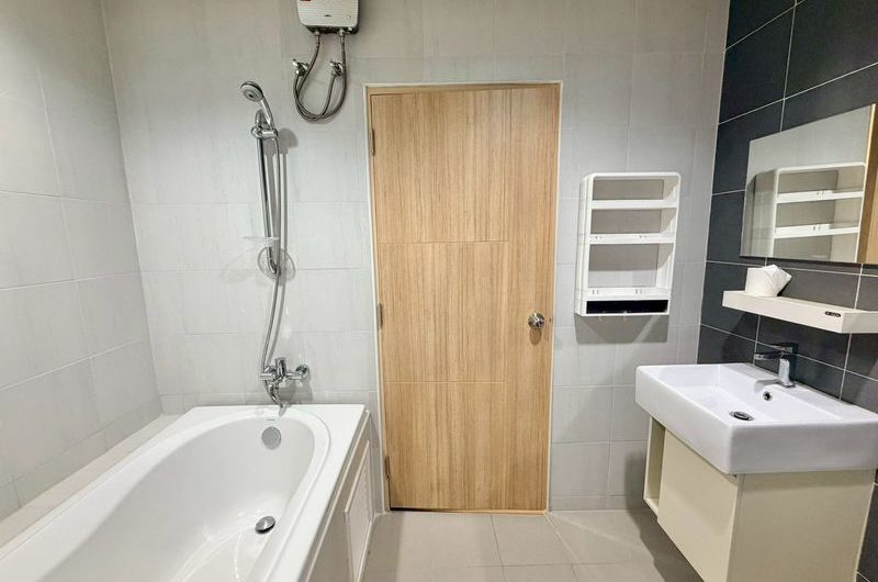 ให้เช่าลัดดาพลัส คอนโด ศรีราชา ห้องใหญ่ ราคาเบาๆ ตกแต่งพร้อมเข้าอยู่