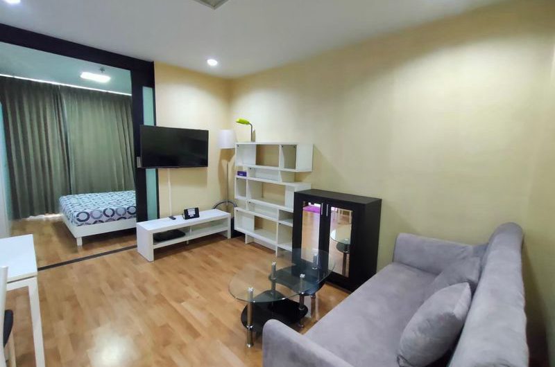 Ladda Condo for rent, great view, central location in Sriracha, beautiful room, fully furnished, affordable price.