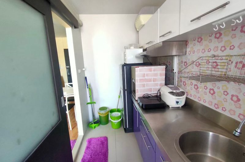 Ladda Condo for rent, great view, central location in Sriracha, beautiful room, fully furnished, affordable price.