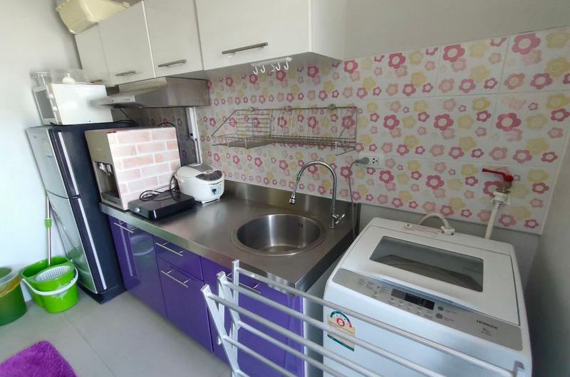 Ladda Condo for rent, great view, central location in Sriracha, beautiful room, fully furnished, affordable price.