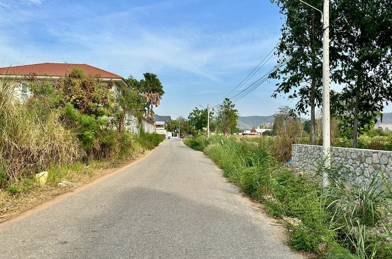 Beautiful plot of land in Nong Mon, prime location, within a community area, near Grand Home Place village.