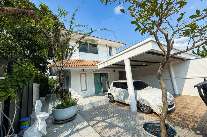 Twin house for sale in Chonburi, Baan Suan Bang Phra project, Sriracha. Fully furnished and move in Ready.