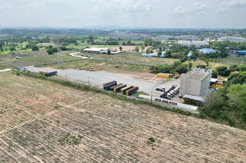 ที่ดินให้เช่า พร้อมสำนักงาน อาคารห้องพัก เส้นหนองยายบู่ ศรีราชา ชลบุรี