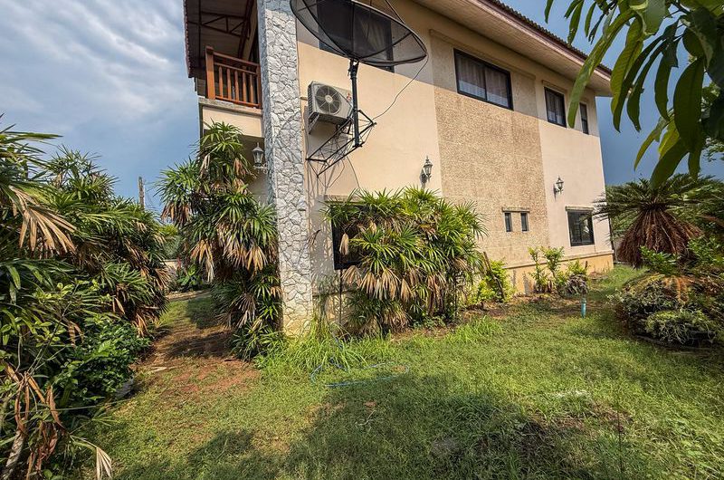 Resale detached house in Sriracha-Nong Yai Bu. Large house with spacious grounds, comfortable living.