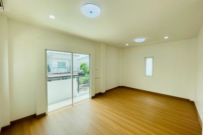 Resale renovated twin house in Metro Park Village, Thung Sukla, Sriracha, Chonburi.