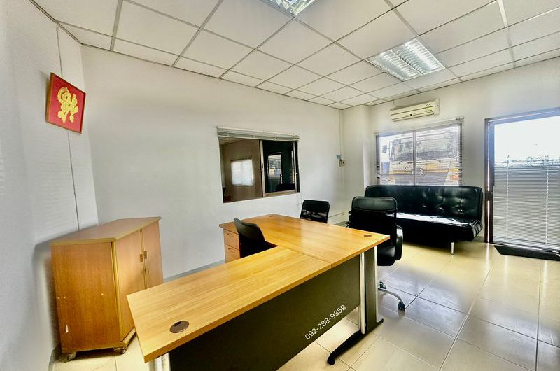 ที่ดินให้เช่า พร้อมสำนักงาน อาคารห้องพัก เส้นหนองยายบู่ ศรีราชา ชลบุรี