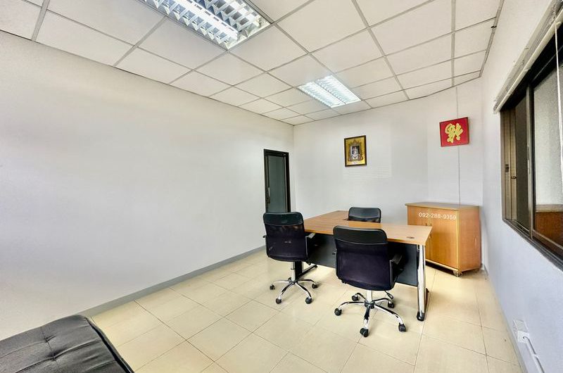 ที่ดินให้เช่า พร้อมสำนักงาน อาคารห้องพัก เส้นหนองยายบู่ ศรีราชา ชลบุรี