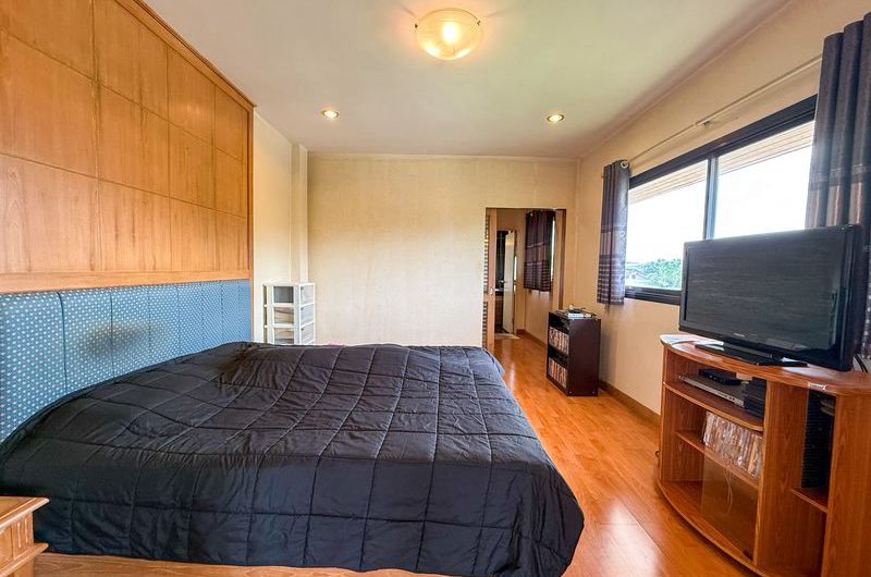 Resale detached house in Sriracha-Nong Yai Bu. Large house with spacious grounds, comfortable living.