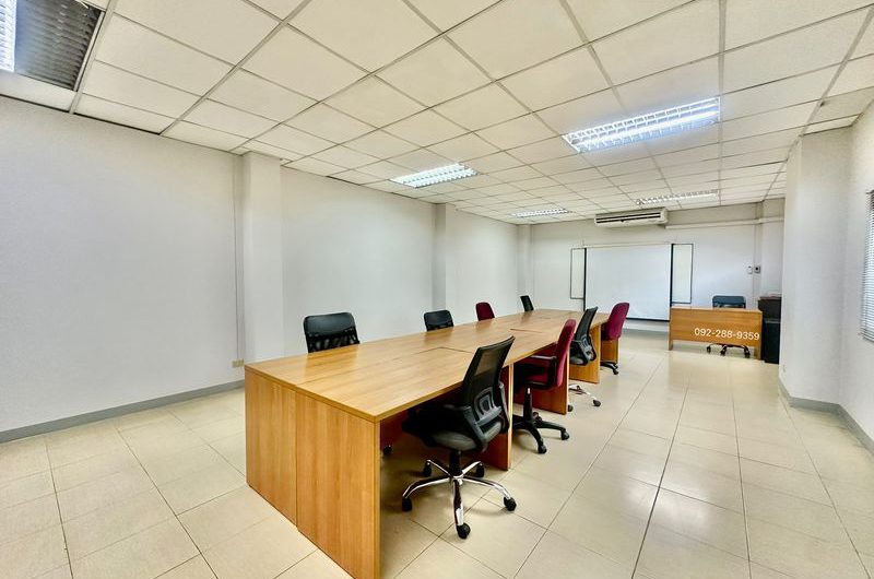 ที่ดินให้เช่า พร้อมสำนักงาน อาคารห้องพัก เส้นหนองยายบู่ ศรีราชา ชลบุรี