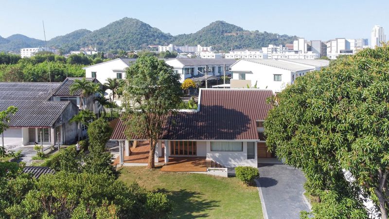 Detached house in Sriracha, city center, residential area, prime location, near Assumption Sriracha School.