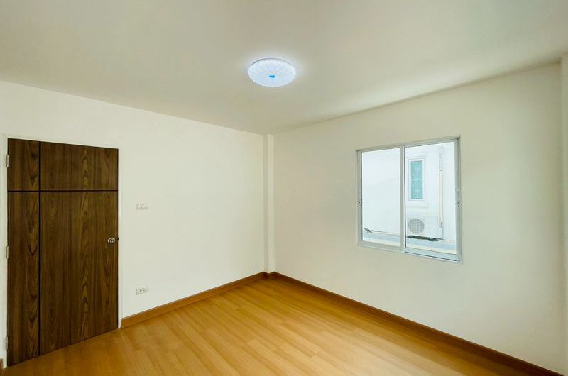 Resale renovated twin house in Metro Park Village, Thung Sukla, Sriracha, Chonburi.