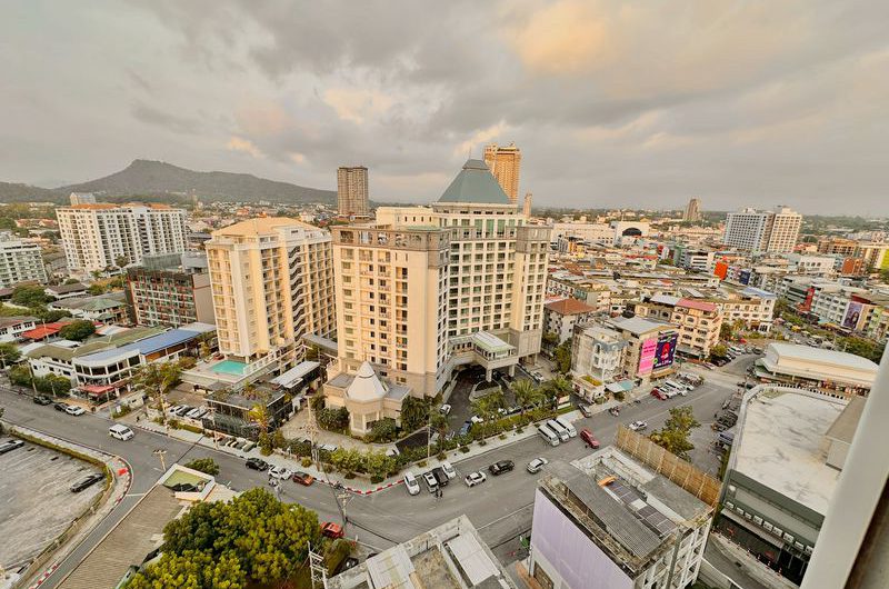 Condo for sale in Sriracha, Laddaview, newly renovated unit, fully furnished, move in Ready