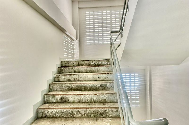 ที่ดินให้เช่า พร้อมสำนักงาน อาคารห้องพัก เส้นหนองยายบู่ ศรีราชา ชลบุรี