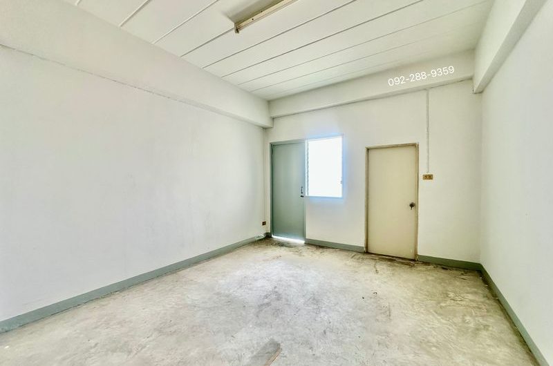 ที่ดินให้เช่า พร้อมสำนักงาน อาคารห้องพัก เส้นหนองยายบู่ ศรีราชา ชลบุรี