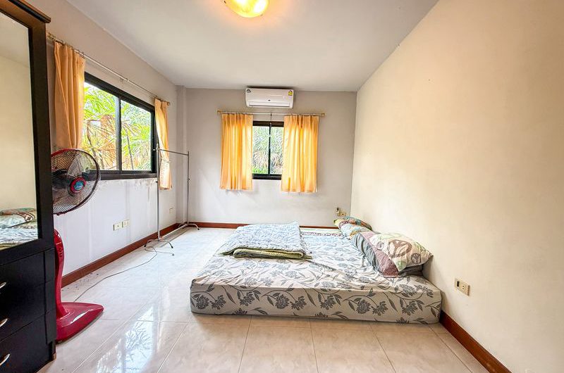 Resale detached house in Sriracha-Nong Yai Bu. Large house with spacious grounds, comfortable living.
