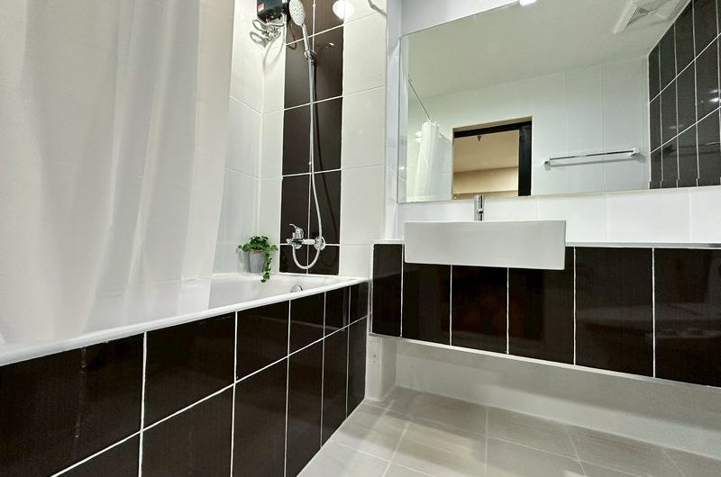 Condo for sale in Sriracha, Laddaview, newly renovated unit, fully furnished, move in Ready